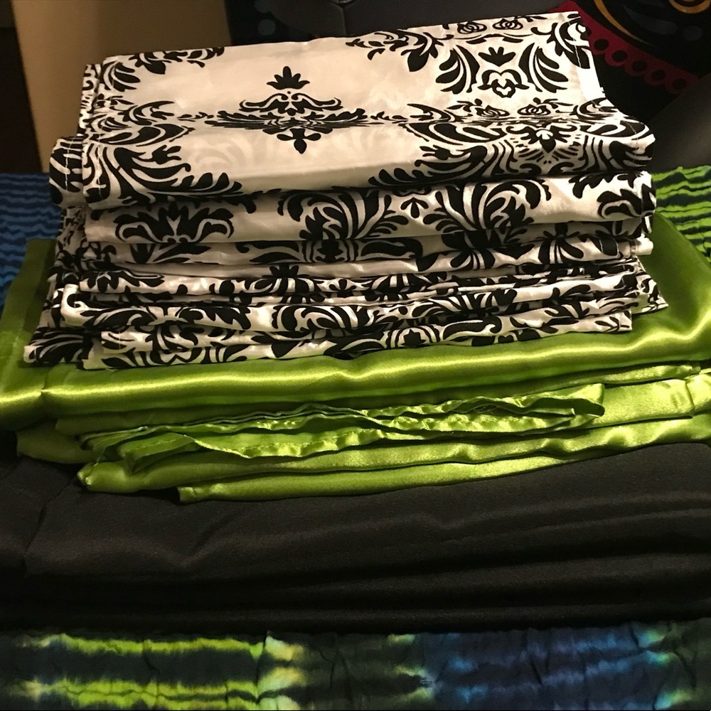 Reception/Party table linens 💚🤍🖤